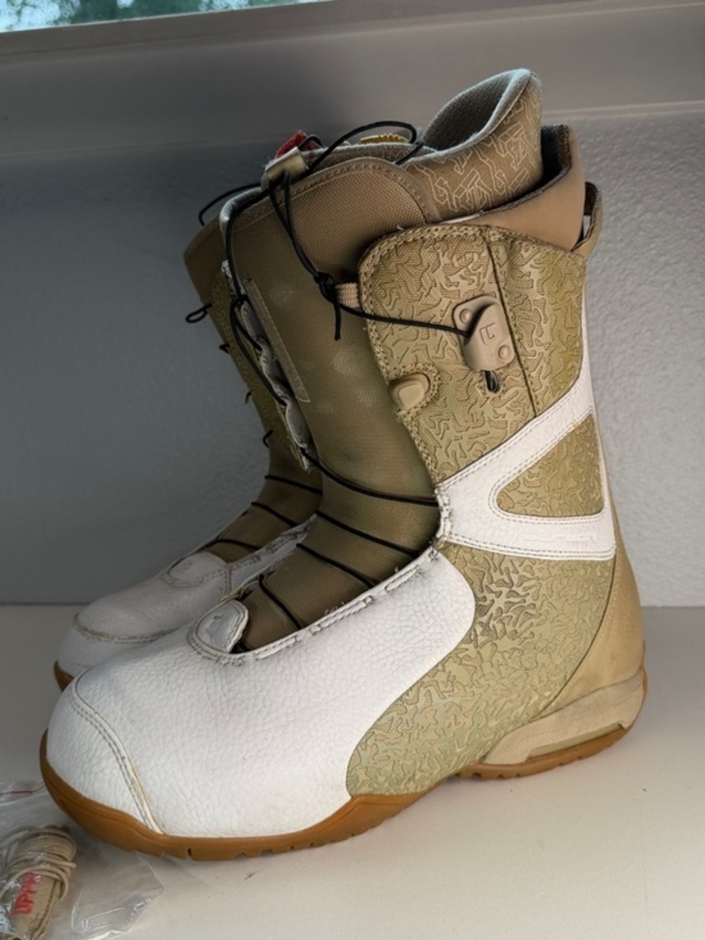 Burton Ion Snowboard Boots Mens 12 Beige White Y2K Speed Lace New laces included
